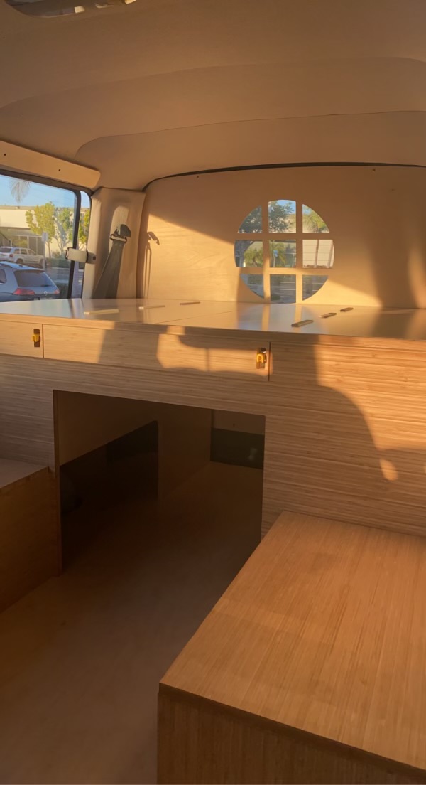 Travis' HiAce - Photo 1